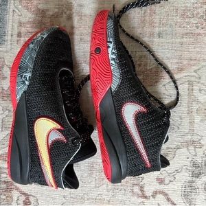 Nike LeBron XX boy’s basketball sneakers size 6.5 Y